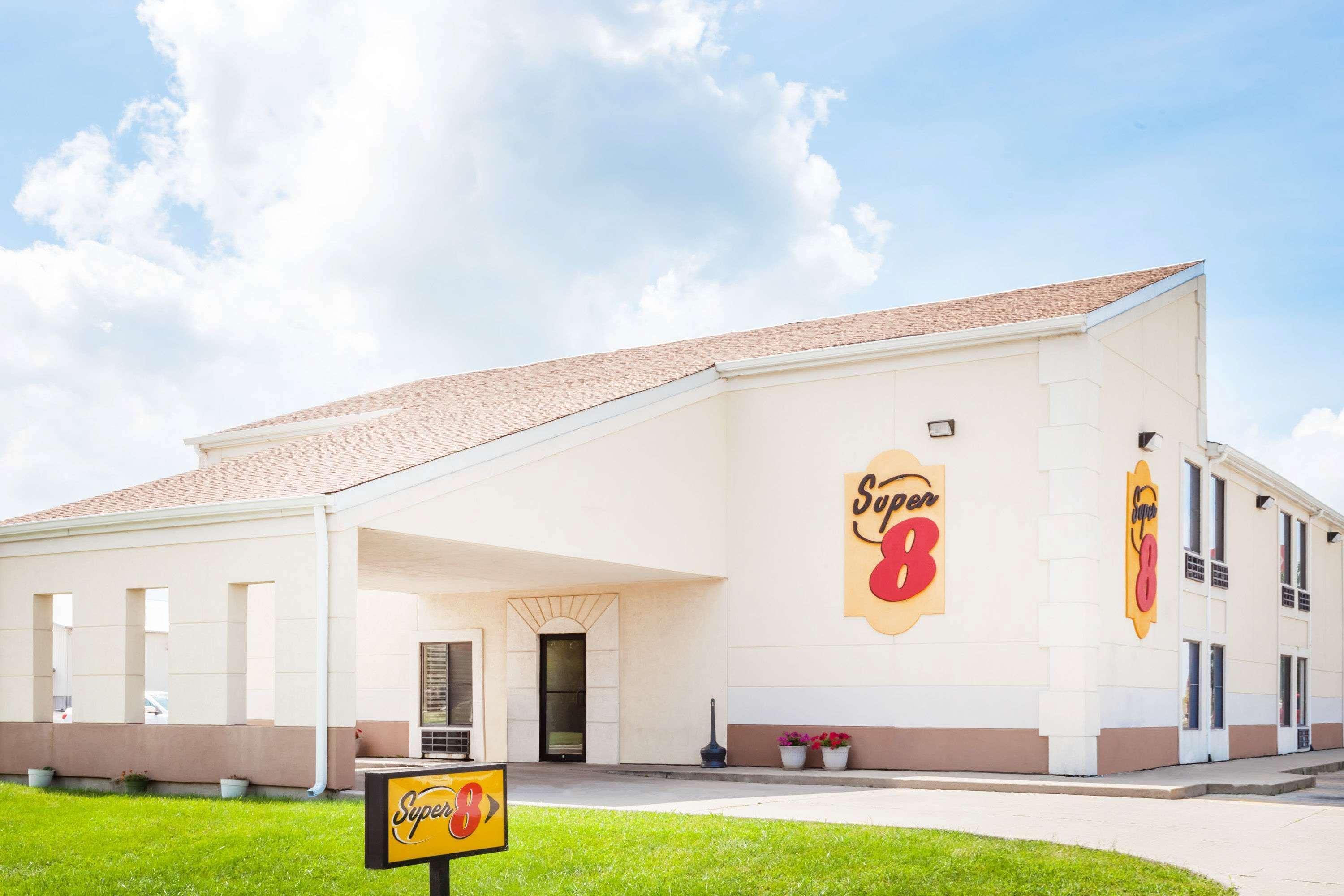 Super 8 By Wyndham Lincoln Hotel Ngoại thất bức ảnh