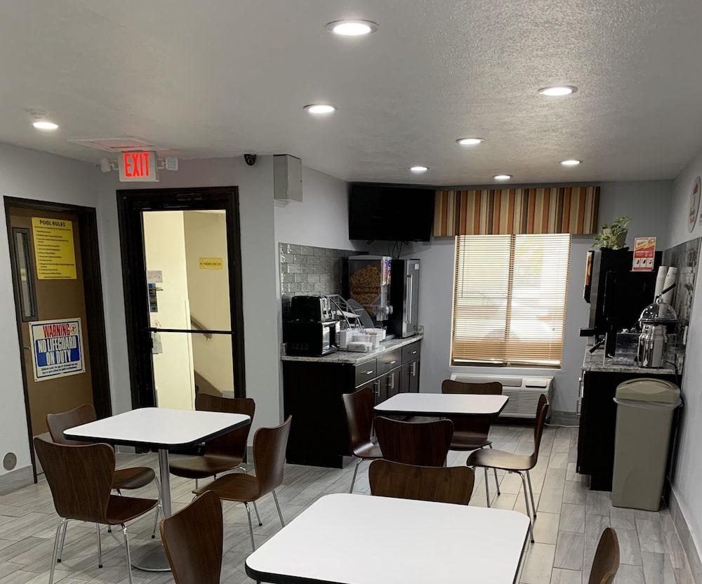 Super 8 By Wyndham Lincoln Hotel Ngoại thất bức ảnh